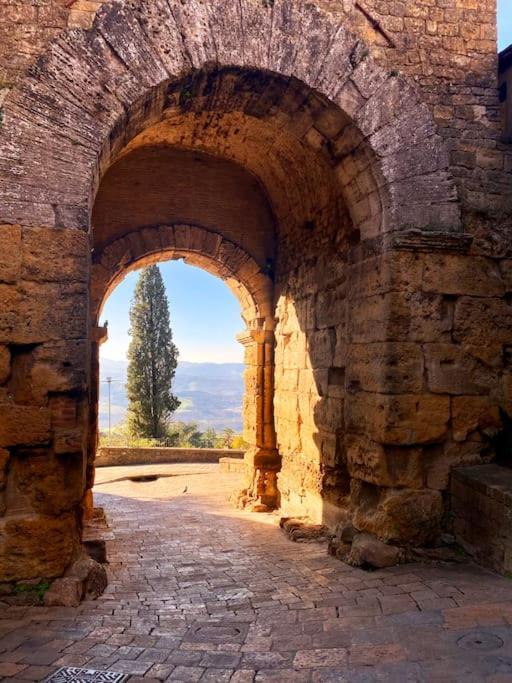 Casa Vacanze E Brevi Periodi Alla Porta Etrusca La Panchina Al Sole โวลแตร์รา ภายนอก รูปภาพ