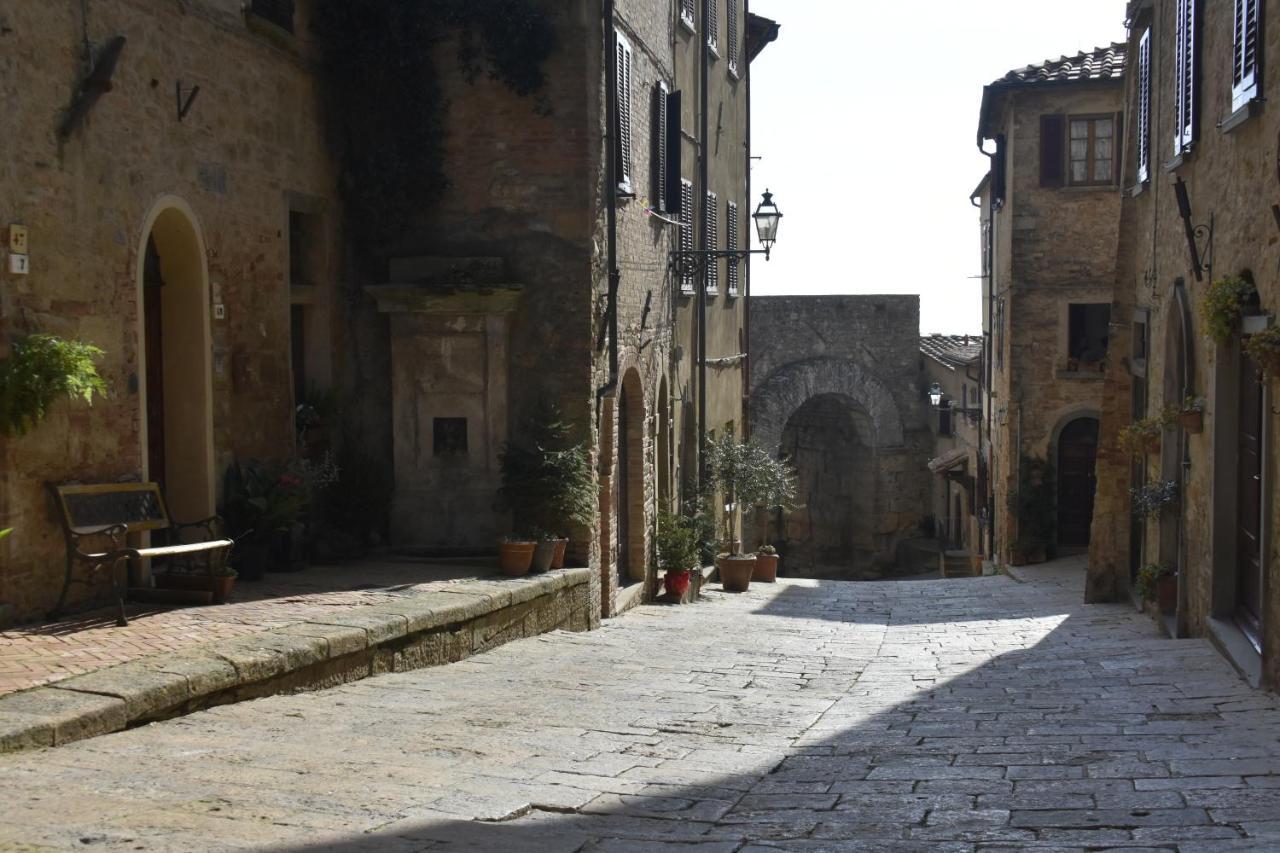 Casa Vacanze E Brevi Periodi Alla Porta Etrusca La Panchina Al Sole โวลแตร์รา ภายนอก รูปภาพ