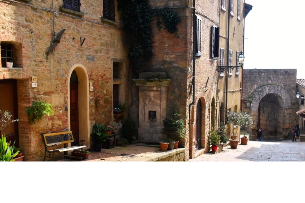 Casa Vacanze E Brevi Periodi Alla Porta Etrusca La Panchina Al Sole โวลแตร์รา ภายนอก รูปภาพ