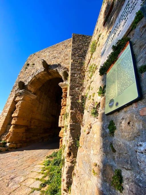 Casa Vacanze E Brevi Periodi Alla Porta Etrusca La Panchina Al Sole โวลแตร์รา ภายนอก รูปภาพ